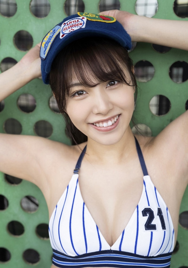 事实上呢,くるす兰不只是啤酒妹,还曾在赛车场任赛车女郎,去年更获得Racing Queen新人奖,如今又多了写真女星的身份,生活可说是相当忙碌,以她身兼多职拼命三郎的程度来看,应该再过不久,她就能在日本艺能界大红大紫啊!