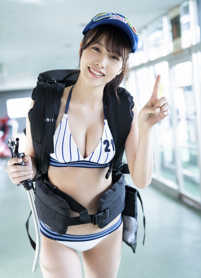 棒球打击场惊见「甜萌啤酒妹」运动内衣单穿性感挥击 一口都没喝就已醉