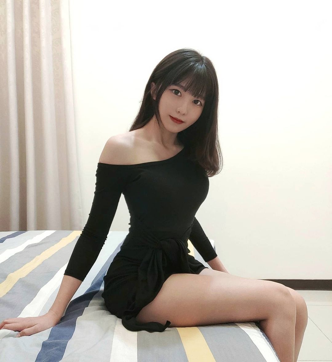 好清新!清大电机女神「阿倪」甜美神颜值让人恋爱,白皙美腿超迷人!