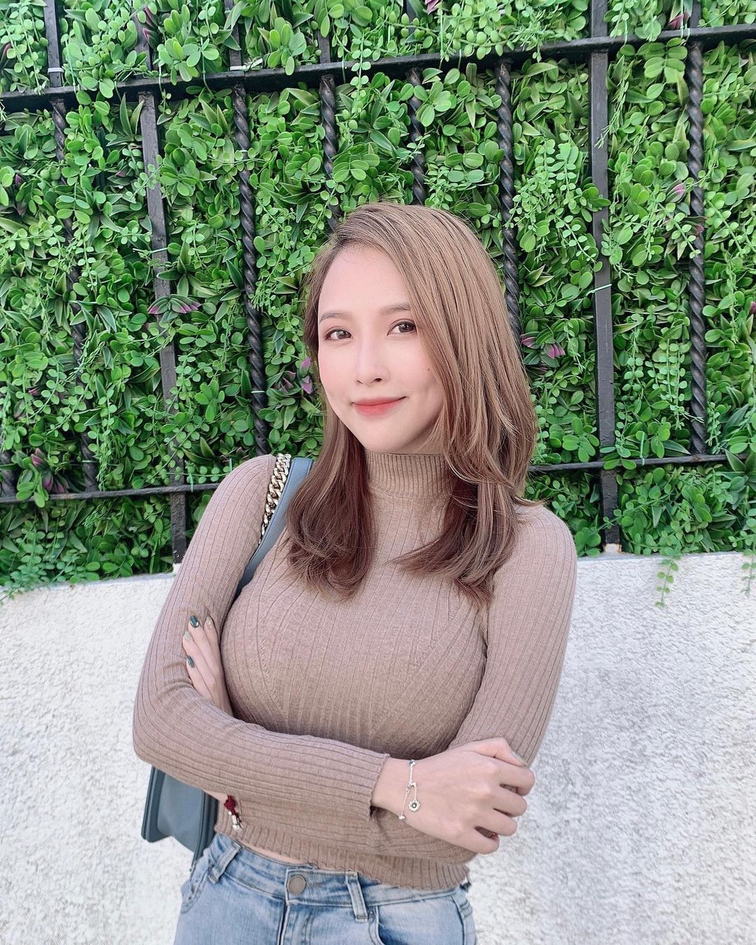 高颜值「超甜美正妹」傲人视角让人难以抵抗!
