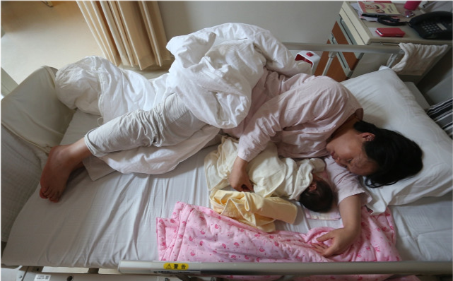 坐月子,有必要花一万块钱请个月嫂吗？过来人：还真别只心疼钱