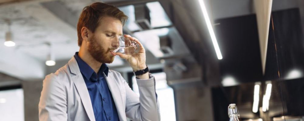 高尿酸盯上了年轻人 主要是因为这3个原因 高尿酸盯上了年轻人 主要是因为这3个原因