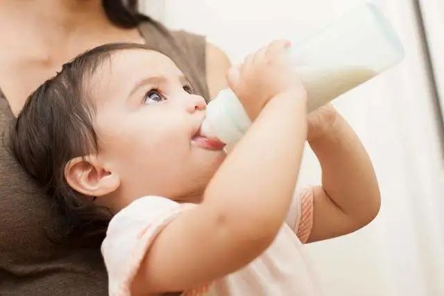 孩子能自主如厕,为啥还会出现尿床行为？对照看看是不是这些原因