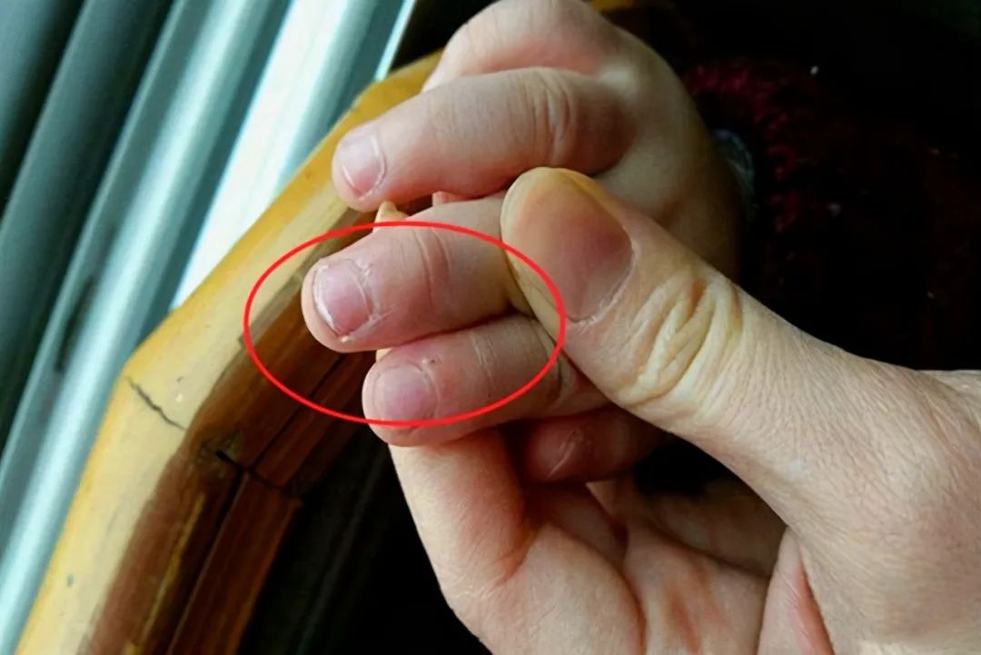 给孩子剪指甲,家长容易犯的三个错可能会伤害孩子,你要注意