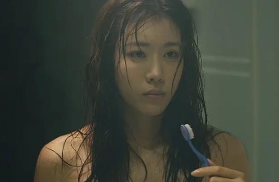 姜恩惠真的是韩国女优中颜值的代表人物了,那一部《禁止的爱:善良的小姨子》,可以说是韩国R级电影中的代表作,大家肯定第一眼就被颜值与身材都是一级棒的姜恩惠迷倒了吧。