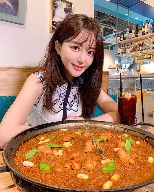 再掀轰动！大胃王女神「谷亚莎子」性感写真