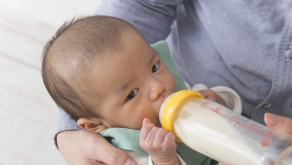孩子总溢奶怎么办？这几个地方需要注意,尤其是新晋宝妈