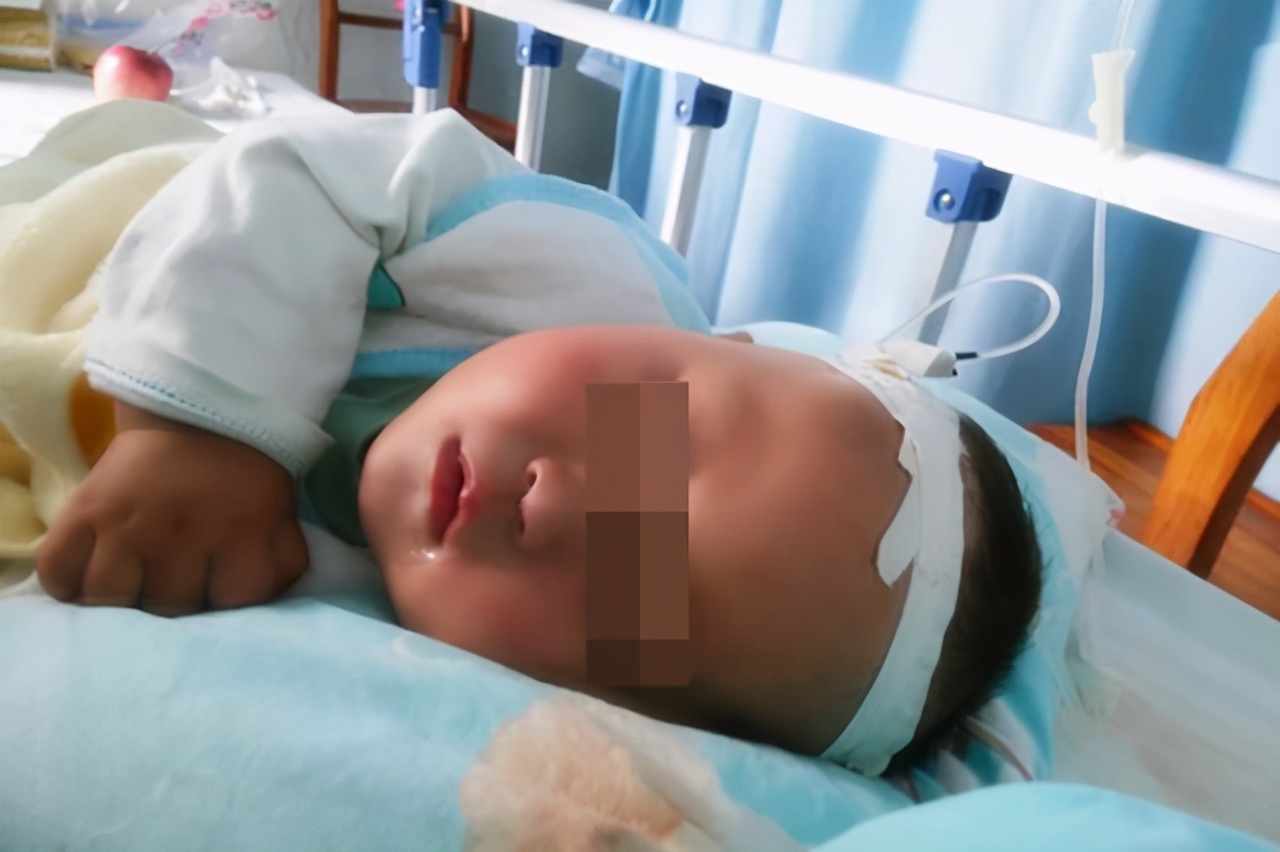 嫂子送来一箱母乳,宝妈直接扔掉：我才不要让我儿子喝别人的母乳
