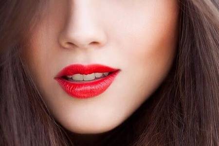 嘴唇上长水泡是什么原因？嘴唇上长水泡快速去除