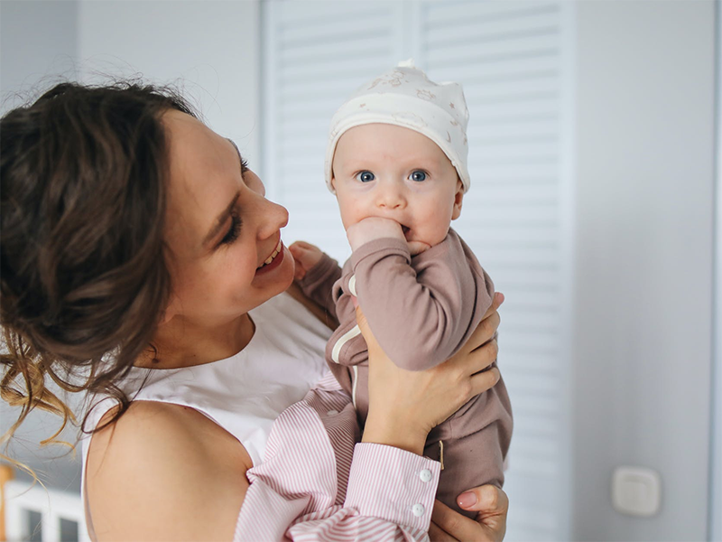 宝宝为什么喜欢被妈妈抱着走,而不是坐着抱？原因好暖心