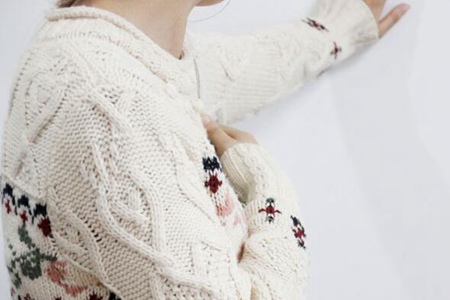 来月经前乳房胀痛是怎么回事？月经前乳房胀痛的原因