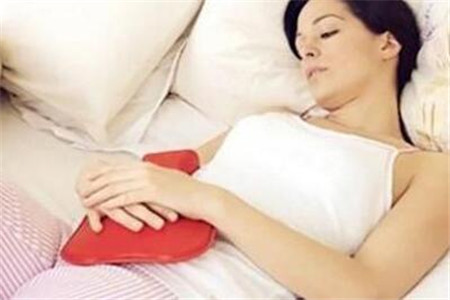 女人月经一直不走是怎么回事