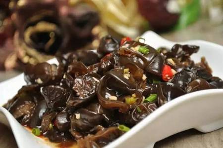 木耳泡多久就不能吃了 木耳的功效与作用必知小常识