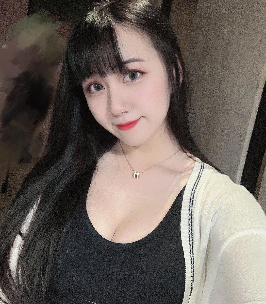 Dear.鹿媗邪恶侧面视角看似就快掉出来