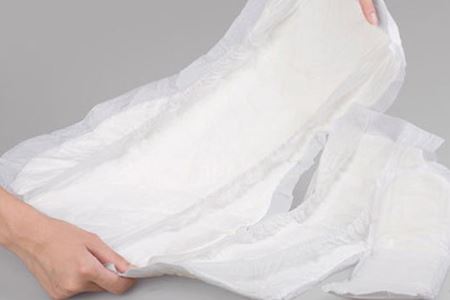 女人使用卫生巾要注意做好两件事