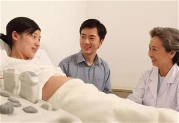 建议男性陪产假不低于20天