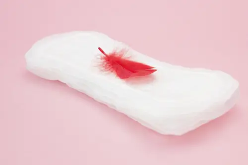 大姨妈怎么了?例假排出的都是黑血块是咋回事
