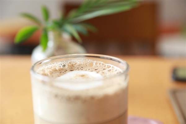 男子放虫碰瓷多家奶茶店获刑