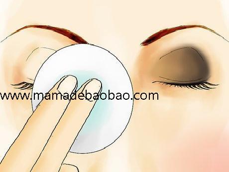 年轻的阿姨使用4种方法来快速消除眼袋（利用冰凉的触感快速消除眼袋）