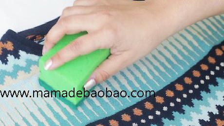 3种方法来去除衣服上的毛球（粘贴和摩擦的方法）