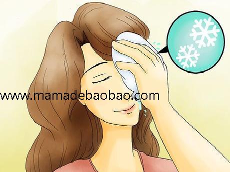 年轻的阿姨使用4种方法来快速消除眼袋（利用冰凉的触感快速消除眼袋）