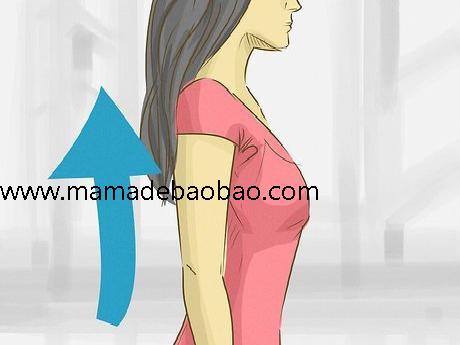 铁女让平胸显得更丰满（运用姿势和运动）