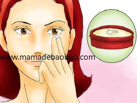 年轻的阿姨使用4种方法来快速消除眼袋（利用冰凉的触感快速消除眼袋）