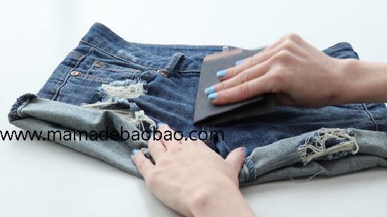 妈妈的朋友用4种方法来将牛仔裤变成牛仔短裤（牛仔裤变成时尚物件）