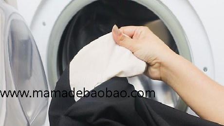 3种方法来去除衣服上的毛球（粘贴和摩擦的方法）