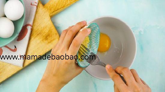 如何自制鸡蛋面膜（制作简易面膜）